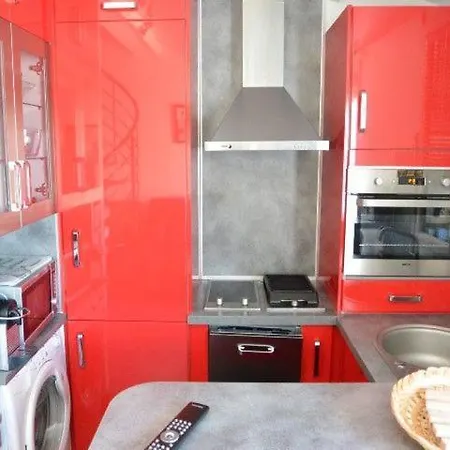T2 Mezzanine, 4 Pers, Terrasse Et Parking, Proche Plage -ref Ag 268 Appartement